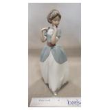 (1) Vintage LLADRO Procelain "A Proper Pose"