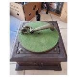 Vintage Tabletop Victrola Phonograph