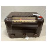 1940ï¿½s RCA Victor Tube Radio With Bakelite Body