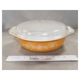 (1) Vintage Pyrex Casserole Dish w/ Lid