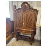 1920ï¿½s Art Deco Wooden Chifferobe