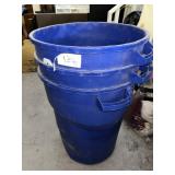 3 rubbermade trashcans