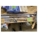 Breaker bars and socket wrench