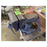 Bench vise