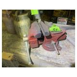 Bench vise