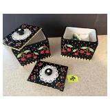 2 Small cherrie containers with lids