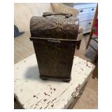 Metal Wine holder with Handle