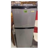 Magic Chef Refrigerator 19x19x49". Apartment Dorm Magic Chef Refrigerator 19x19x49". Apartment Dorm