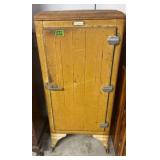 Deluxe Ice Chest 24x18x53" Deluxe Ice Chest 24x18x53"