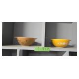 Pair of Pyrex mixing bowls 7.5-in diameter