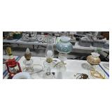 Group of vintage table lamps oil lamps etc