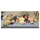 Lot of vintage dolls
