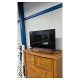 Vizio 32-in flat screen TV