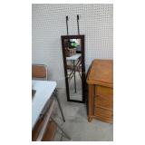 Door mounted jewelry box