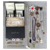 31pc Vintage Ladies Costume Jewelry Lot