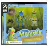 NIP 2005 Muppets Frog Scout Leader Kermit