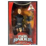 NIP 2001 Lara Croft Tomb Raider In Combat Gear