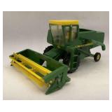 Ertl John Deere Combine Toy