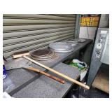 Lot: pizza trays, screens & tools