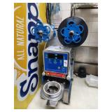 Bubble tea cup sealing machine