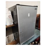 Countertop refrigerator