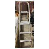 Aluminum Step Ladder.