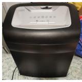 NEW Staples SPL-TXC10A Shredder.