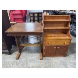 Vtg Childrenï¿½s Desk, Childrenï¿½s Play Hutch.
