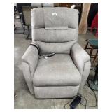 Super Clean Ultra Comfort Elec. Recliner.
