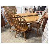 Round Oak Pedestal Dining Table.