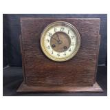 Vintage Wooden Case Mantel Clock.