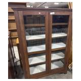 Vtg Mahogany Display Cabinet.