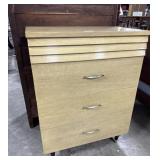 Mid Century Modern Blonde Oak Chest of Drawers.