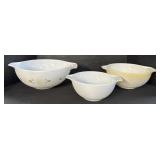 3 Pyrex Mixing Bowls.