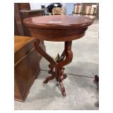 Vtg Victorian Style Parlor Table.
