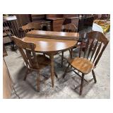 Traditional Style Dining Table & Chairs.