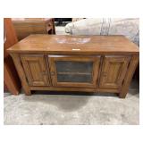Traditional Style Oak Finish Console Stand .