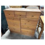 Vtg Pine Chest of Drawers.