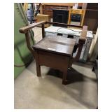 Vtg Wooden Commode Chair.