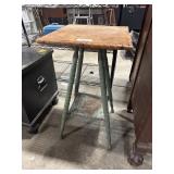 Antique Spindle Leg Parlor Table.