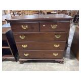 Traditional Style Pine Chest of Drawers.