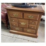 Traditional Style Chest of Drawers.