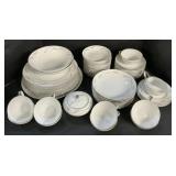 Jyoto Fine China Grace Dinnerware Set.