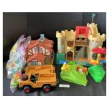 5 Vintage Fisher Price Playsets & Accessories.