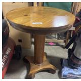 Lite Mahogany Pedestal Table.