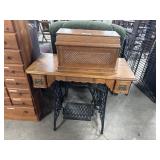 Vtg Oak Singer Sewing Table & Machine.
