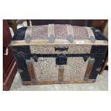 Vtg Steamer Style Trunk.
