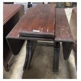 Vtg Mahogany DropLeaf Table.