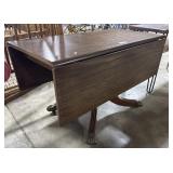 Vtg Mahogany DropLeaf Table.