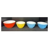 4 Pyrex Bowls.